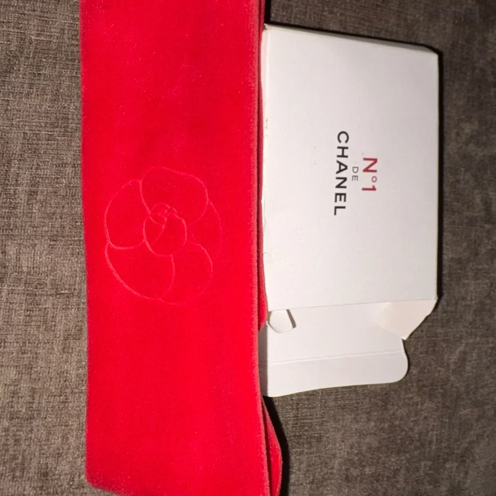 Chanel No.1 De Chanel Velvet Spa Headband by